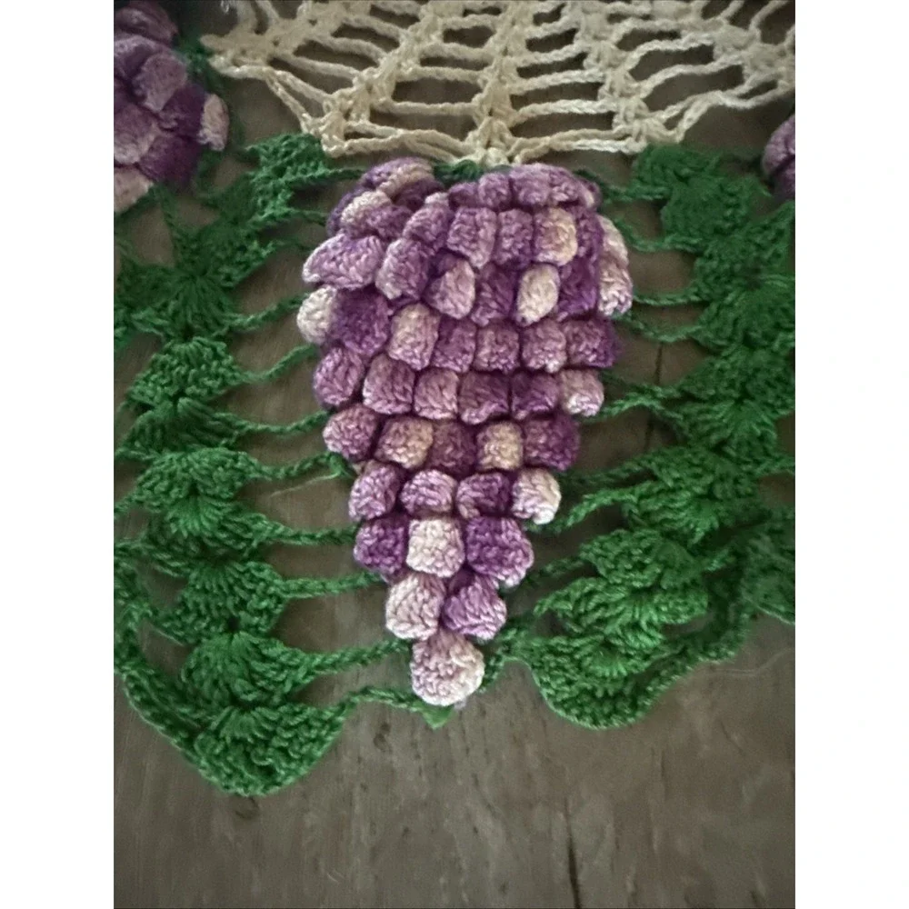 Vintage Grape Doillie Doily Raised Garage Handmade Crochet White‎ Green Purple